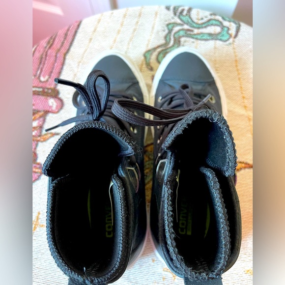 Converse Women’s Hi-Top Trainers - Picture 5 of 9